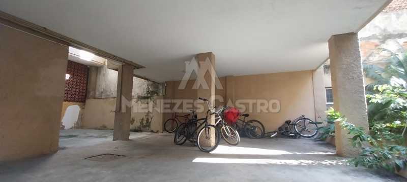 22 Bicicletário - 24