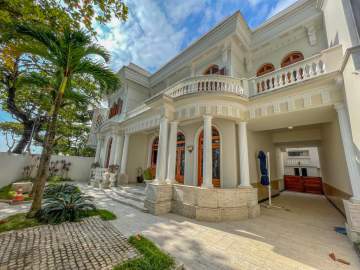 Espetacular - Casarão à Beira Mar na Urca com estilo Neo Clássico, 4 quartos, 3 suítes, 4 vagas de garagem. Acabamento luxuoso. - BTCA40010