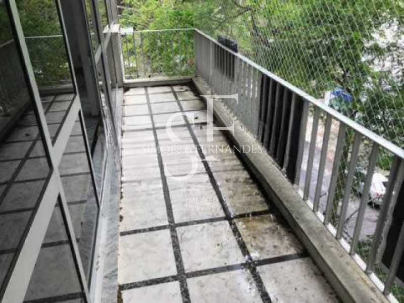 2034_G1685462603 - 2