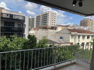 Ótima localização - Tijuca- Rua Lúcio de Mendonça-Apartamento varandão, 3 quartos, suíte, dependência completa. 2 vagas - BTAP30570