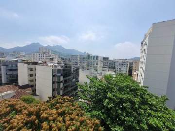 Ótima localização - Tijuca- Rua Desembargador Izidro- Apartamento desocupado, 3 quartos, 2 banheiros, 1 vaga. - BTAP30707