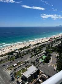 Imperdível - Barra da Tijuca- Avenida Lucio Costa- Cobertura triplex vista mar. 4 quartos, suíte, piscina, 2 vagas. - BTCO40053