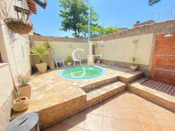 Espetacular - Taquara - Estrada do Rio Grande- Casa duplex, varanda, 5 quartos, suíte, closet, piscina, área gourmet com churrasqueira, 2 vagas. - BTCN50007