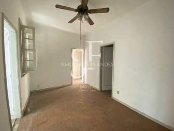 Oportunidade - Rio Comprido - Av. Paulo de Frontin - Apartamento desocupado, 2 quartos, dependência completa. - BTAP21355
