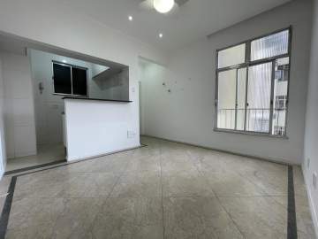 Oportunidade - Tijuca - Rua Barão de Mesquita - Apartamento reformado, 2 quartos, dependência revertida. - BTAP21473