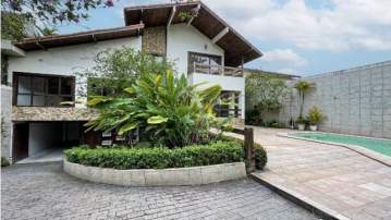 Barra da Tijuca - Rua José Leal da Silva - Casa duplex, piscina, sauna, churrasqueira, 5 quartos suíte - 5 vagas. - BTCN50008