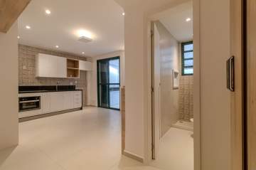 Ótima localização - Copacabana- Rua Decio Vilares- Bairro Peixoto. Sala e quarto com piscina, primeira locação. - BTAP10335