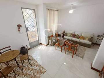 Tijuca - Rua Agostinho Menezes - Casa tríplex, sala em dois ambientes 3 quartos, sendo 1 suíte, churrasqueira, 1 vaga. - BTCA30060