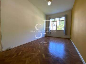 Oportunidade - Tijuca - Rua Dezoito de Outubro - Apartamento desocupado, quarto, sala, dependência completa. - BTAP10365