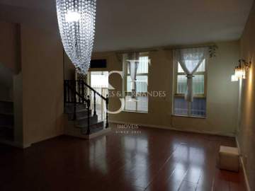 Tijuca - Rua Doutor Satamini - Casa de vila tríplex, 3 quartos, 1 suíte, dependência e 1 vaga de garagem. - BTCV30041