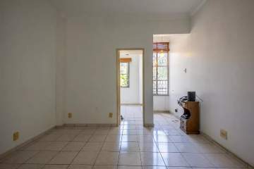 Oportunidade - Tijuca - Rua São Francisco Xavier - Apartamento com sala, 1 quarto e dependência revertida para lavanderia e despensa. - BTAP10389