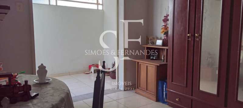 5f7d9f0b-c218-401a-aefe-f2b0f4 - 4