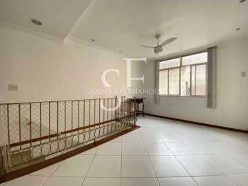 Ótima localização - Tijuca - Rua General Roca - Apartamento tipo casa duplex em vila, 2 quartos, 2 salas, 2 banheiros, terraço, 1 vaga. - BTAP21863