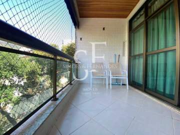 Imperdível - Tijuca - Rua Visconde de Itamarati - Apartamento reformado, 2 quartos, 2 suítes, varanda, dependência completa, 1 vaga. - BTAP21912
