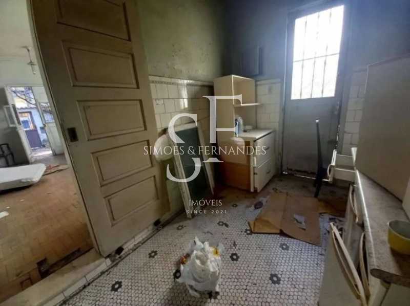 0057944e610d1464faa4401e7cfe39 - 18