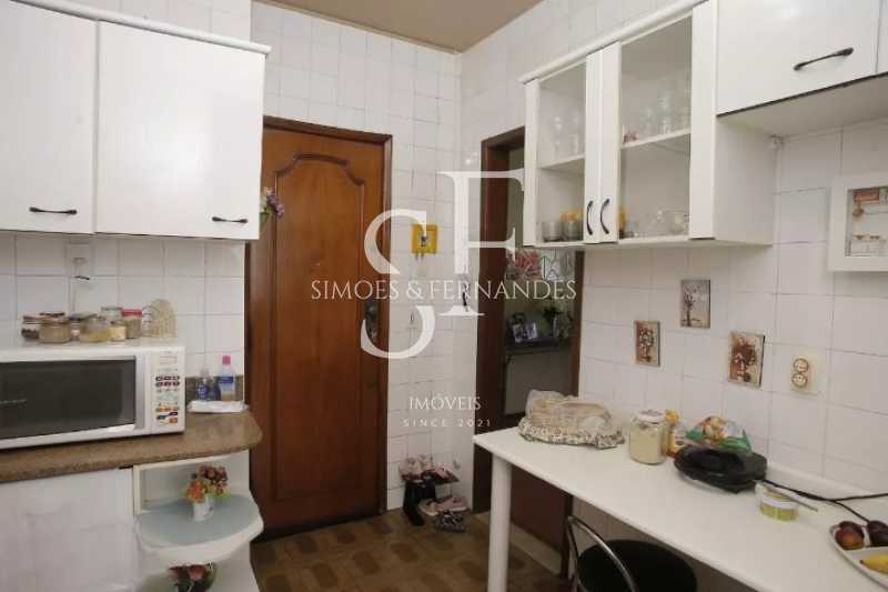 893224161-210.71655216400808MG - 19