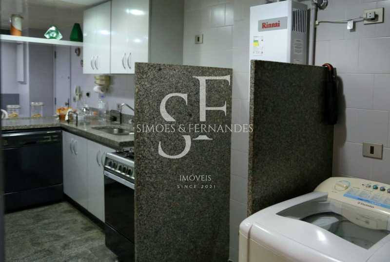 8c27d678-f83d-4c17-bb63-33b5a1 - 27