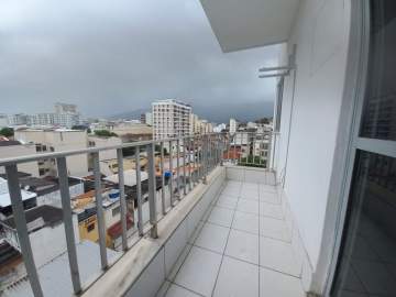 Oportunidade - Vila Isabel - Rua Silva Pinto - Apartamento varanda, 2 quartos, banheiro social, dependência completa, 1 vaga. - BTAP21987