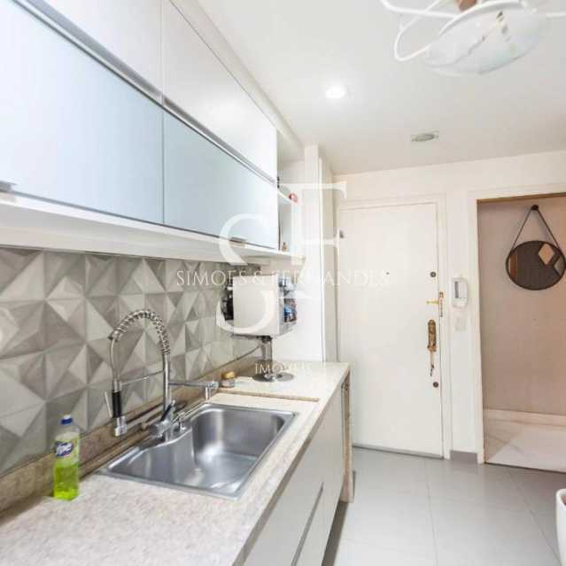 894764273-301.4549312816308DSC - 26