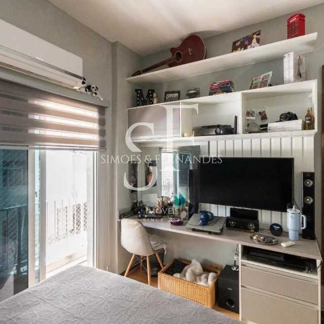 894764273-515.2256419321502DSC - 16