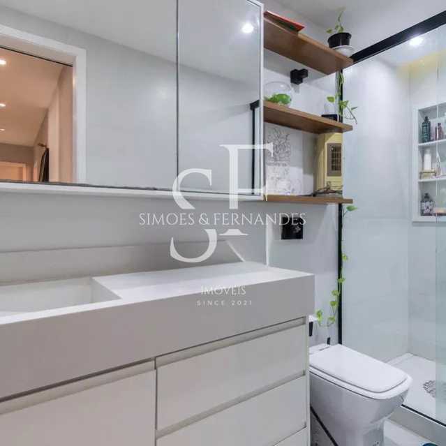 894764273-983.9236843618924DSC - 12