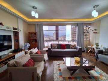Tijuca - Rua Andrade Neves - Apartamento de luxo original 4 quartos sendo 1 revertido para closet, 1 suíte, dependência completa, 2 vagas na escritura. - BTAP31427