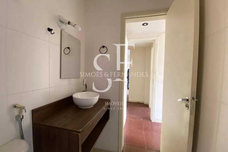 original895053059-372.73496906 - 21