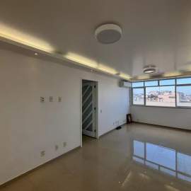 Oportunidade - Copacabana - Rua Pompeu Loureiro - Apartamento 3 quartos sendo 1 suíte, com vaga de garagem. - BTAP31577