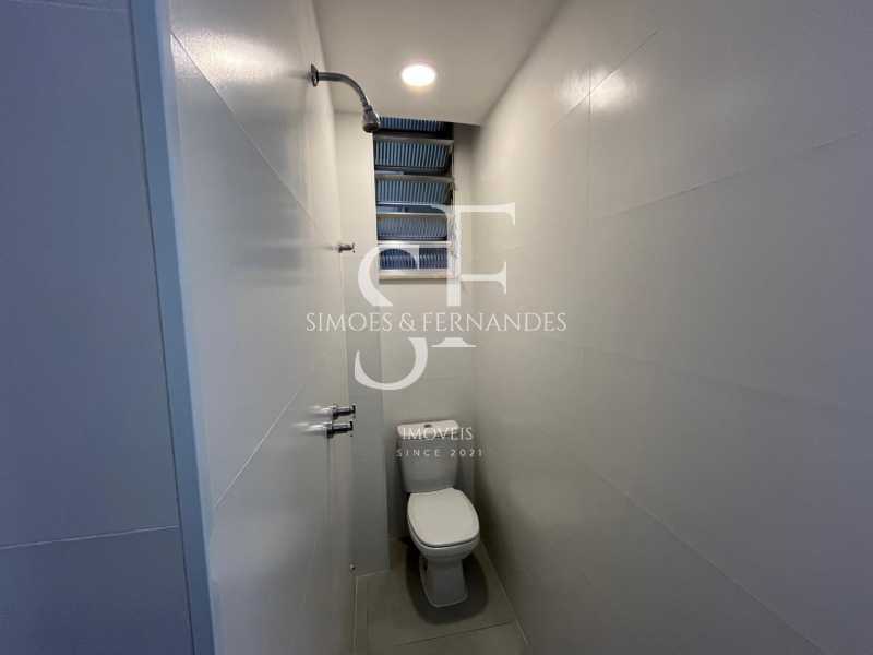 Conheça banheiro serv.. do imóvel - Praça da Bandeira - Rua Felisberto de Menezes - Apartamento totalmente reformado, 2 quartos com dependência completa. - BTAP22339 - 14 banheiro serv.. - 14