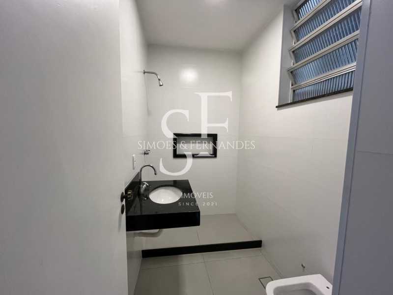 Conheça banheiro 1 2. do imóvel - Praça da Bandeira - Rua Felisberto de Menezes - Apartamento totalmente reformado, 2 quartos com dependência completa. - BTAP22339 - 17 banheiro 1 2. - 17