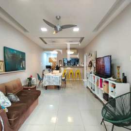 Oportunidade - Tijuca - Carlos de Vasconcelos - Excelente apartamento reformado com área privativa, com três quartos sendo duas suítes - BTAP31714