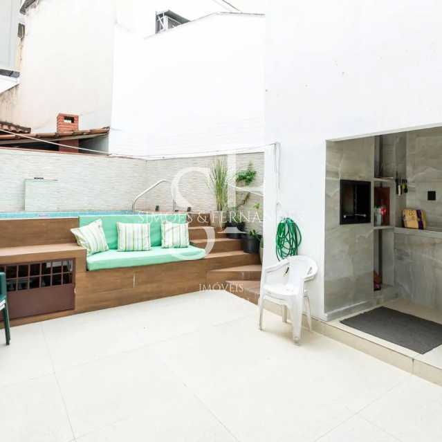 Conheça 26 do imóvel - Tijuca- Travessa Frei Rogério- Casa duplex, 3 quartos, suíte, dependência, piscina e churrasqueira. 2 vagas. - BTCN40027 - 26 26 - 26