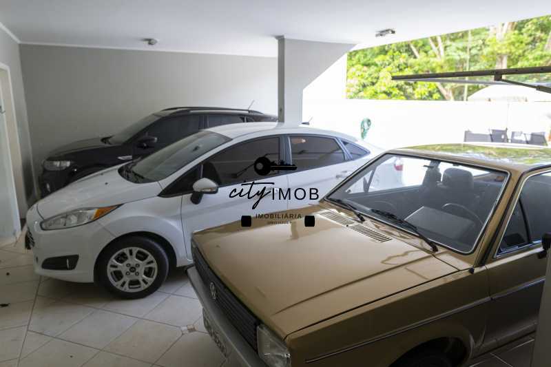 Garagem coberta - 30