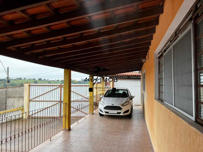 Garagem coberta casa principal - 4