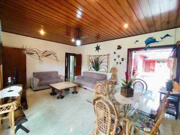 Ótima localização - Casa com Piscina a venda no condomínio Pedra Verde - SZCN60003