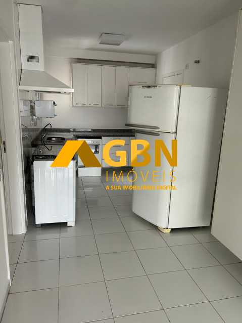 f8998426-9991-47c5-8738-2f950a - 8