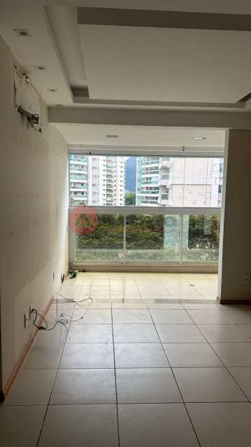 Sala sem móveis. - 2