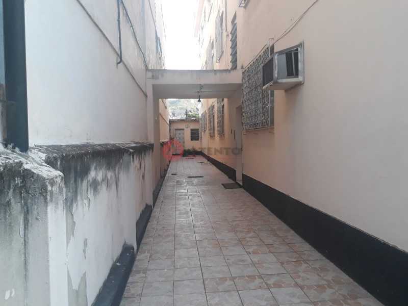 CORREDOR DE ENTRADA DO PRÉDIO - 3