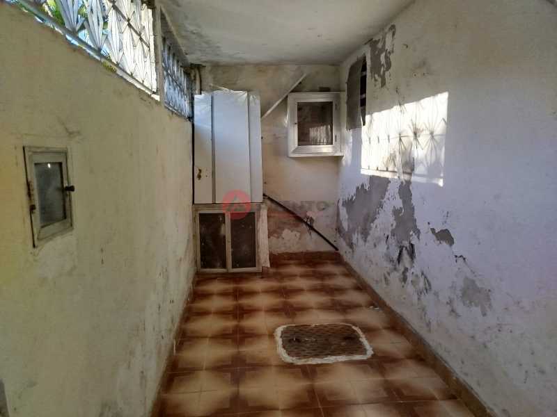 Área na entrada - 28