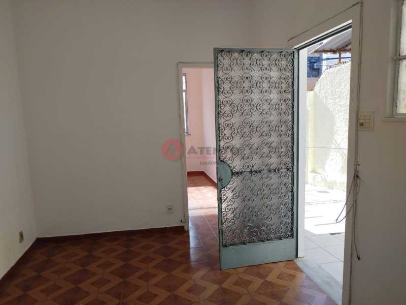 Sala,,, - 3