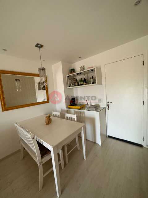 Sala,, - 4