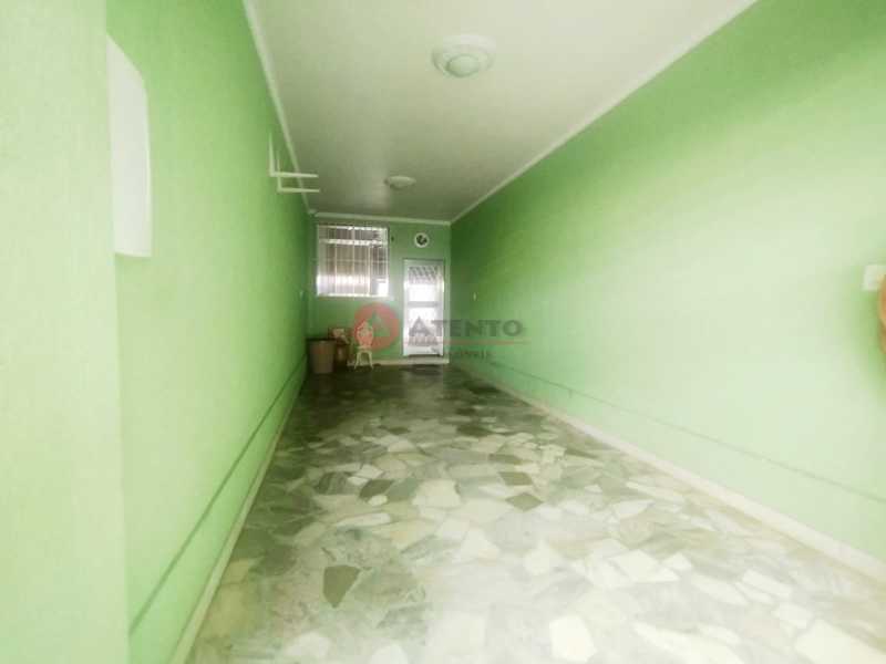 Garagem e entrada da casa. - 3