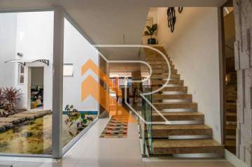 Imperdível - À venda casa duplex com 5 quartos, sendo 3 suítes, 286 m² em Camboinhas - Região Oceânica de Niterói/RJ. - NTCA50009