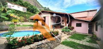 Ótima localização - À venda casa duplex, dentro de condomínio, com 04 quartos, lazer completo, 537m² de terreno e 324m² de área construída em Itaipu - Niterói - RJ - NTCN40021