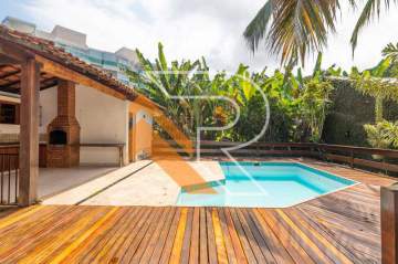 Imperdível - À venda casa dentro de condomínio, com 03 quartos, com 350m² de área construída e 700m² de terreno - Camboinhas - Niterói/RJ. - NTCN30016