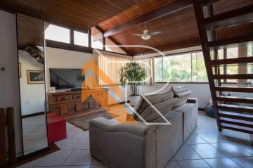 Ótima localização - À Venda casa duplex de 03 quartos com 750 m² de terreno e 304 de área construída em Itaipu, Região Oceânica de Niterói- RJ. - NTCA30022