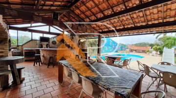 Ótima localização - À venda casa alto padrão,720 m² de terreno e 561m² de área construída em Piratininga, Região Oceânica de Niterói- RJ. - NTCA70001