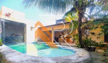 À venda casa triplex com 6 quartos em Camboinhas, Região Oceânica de Niterói - RJ. - NTCA60003