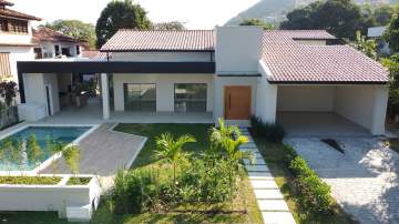 Ótima localização - À venda casa linear moderna, 04 suítes e lazer completo dentro de Condomínio em Itaipu, na Região Oceânica de Niterói - RJ - NTCN40041