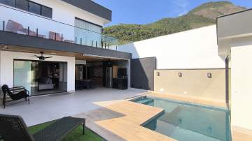 Imperdível - À venda casa mobiliada com 4 suítes, lazer completo, 164m² de área construída em Itacoatiara, Região Oceânica de Niterói - RJ - NTCA40037